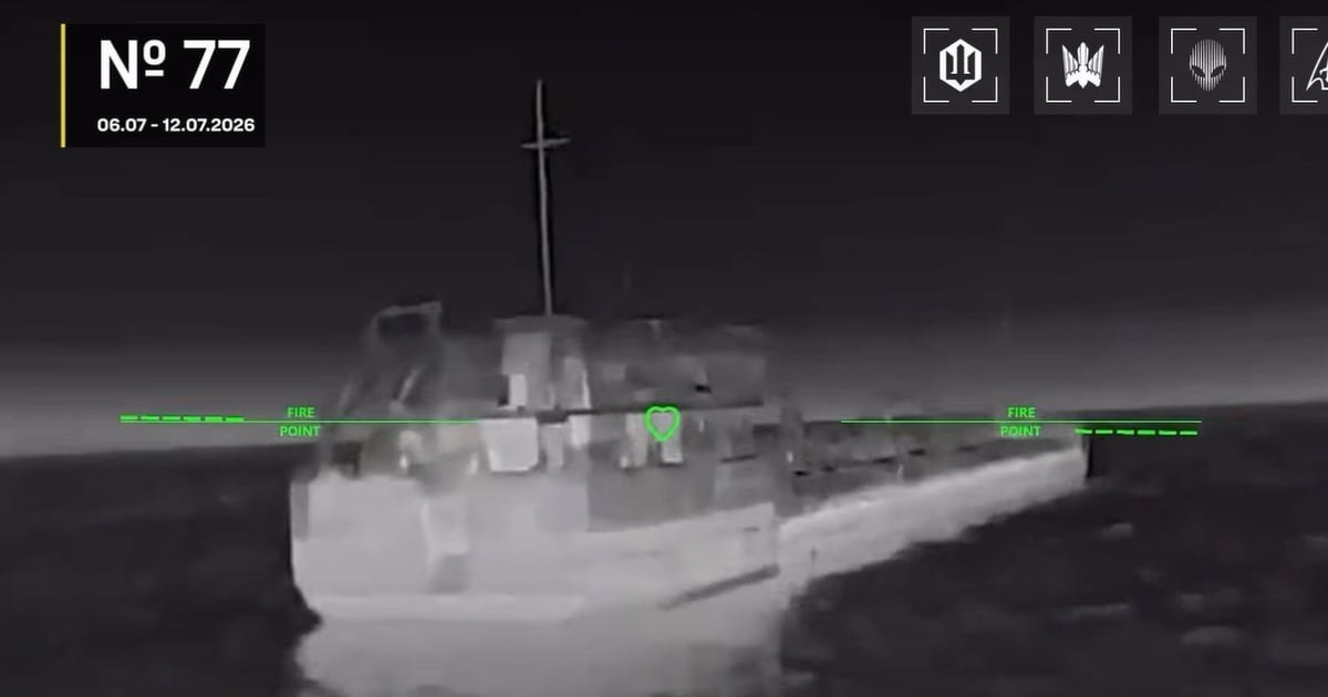 Скриншот відео ураження російських суден у ніч проти 12 липня