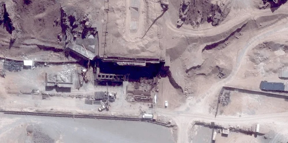 Супутниковий знімок комплексу в Парчині та об'єкта «Гора Піксакс» з ознаками ремонту