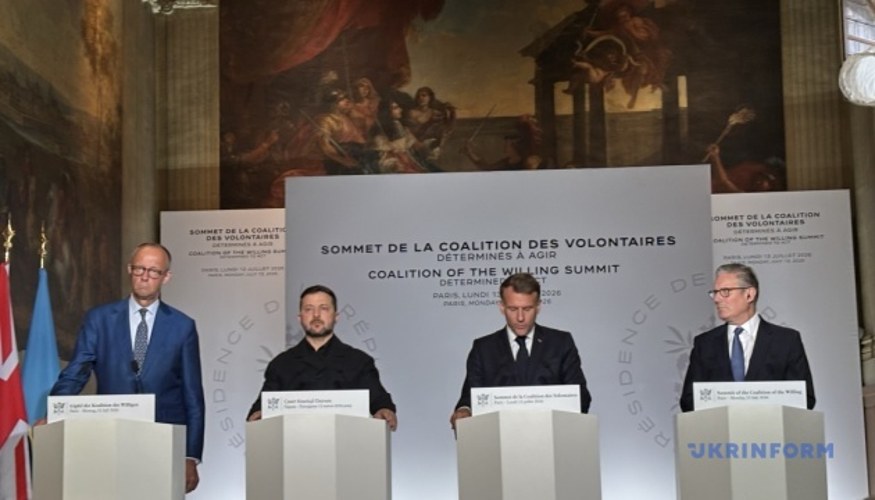 Президент України Володимир Зеленський під час заяв для медіа в Парижі 13 липня 2026 року