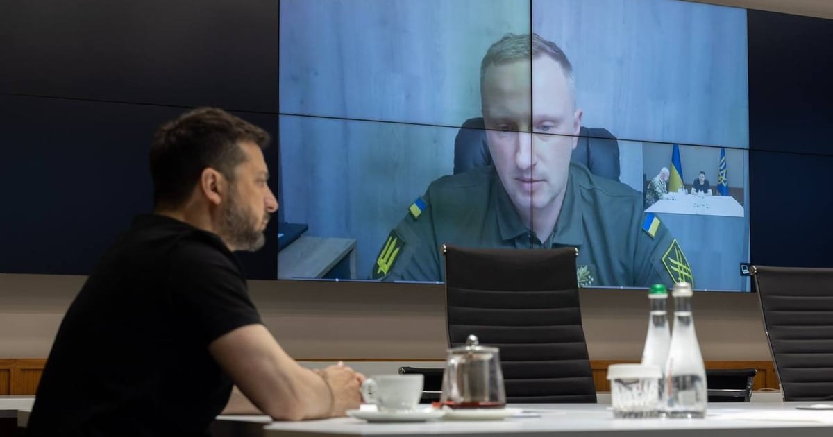 Володимир Зеленський під час розмови з командирами армійських корпусів і ДШВ