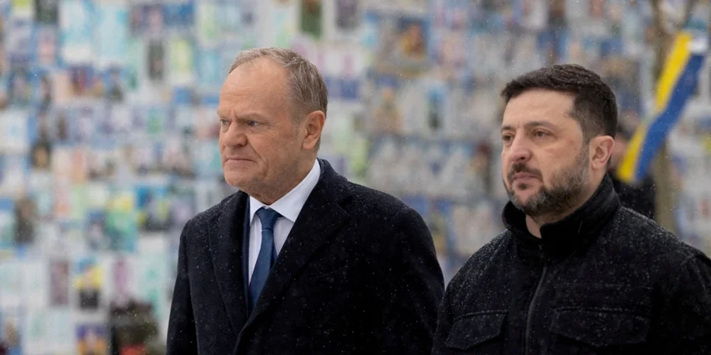 Літак президента України приземляється у Польщі, скриншот трансляції TVP Info