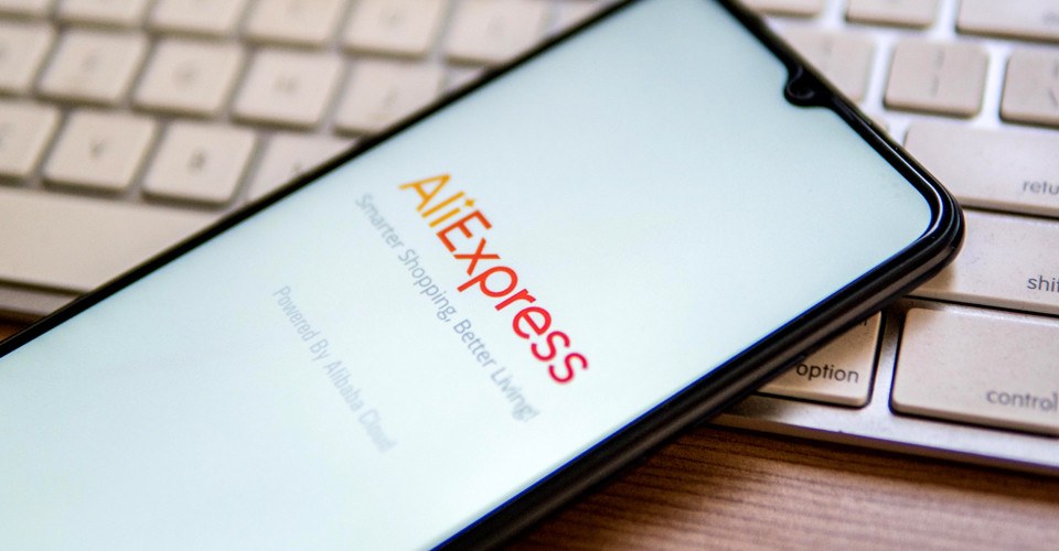 Логотип AliExpress на тлі прапора Європейського Союзу