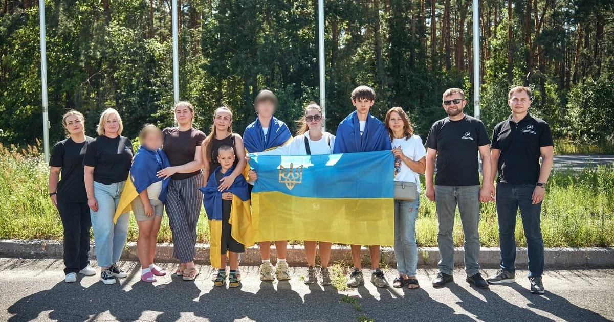 Четверо дітей з окупованих територій повернулися в Україну за сприяння Меланії Трамп