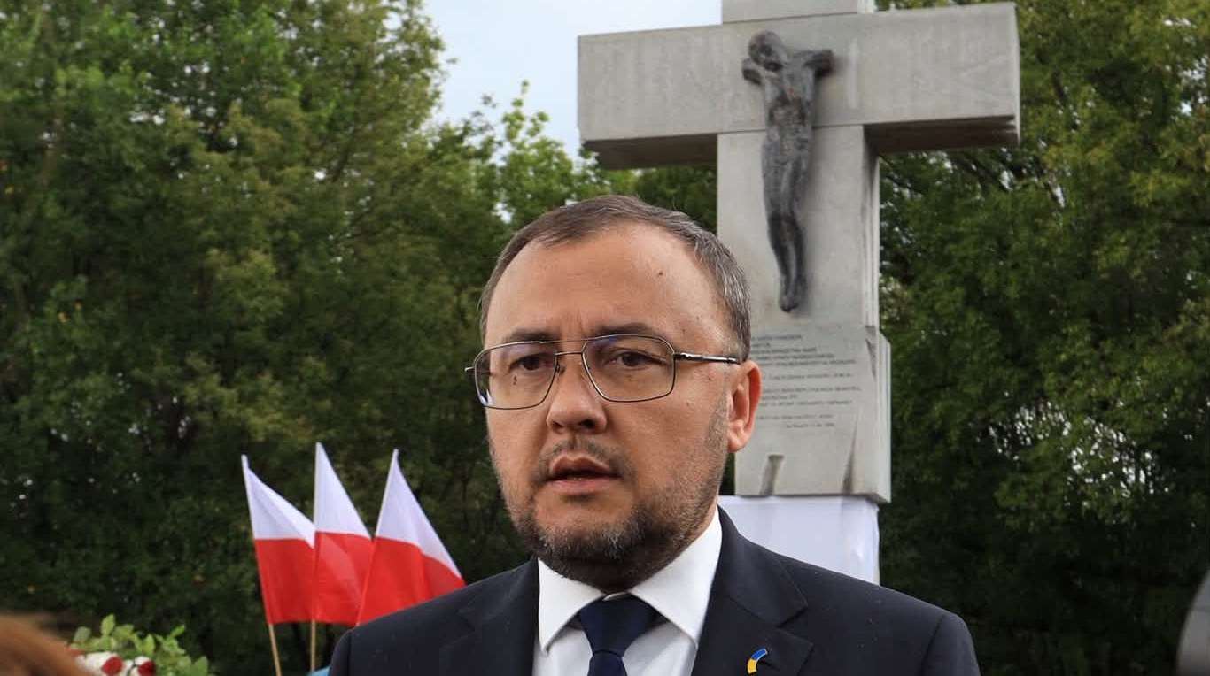 Пам'ятник жертвам Волинської трагедії у Волинському сквері у Варшаві, 11 липня 2026 року; фото Посольства України у Польщі
