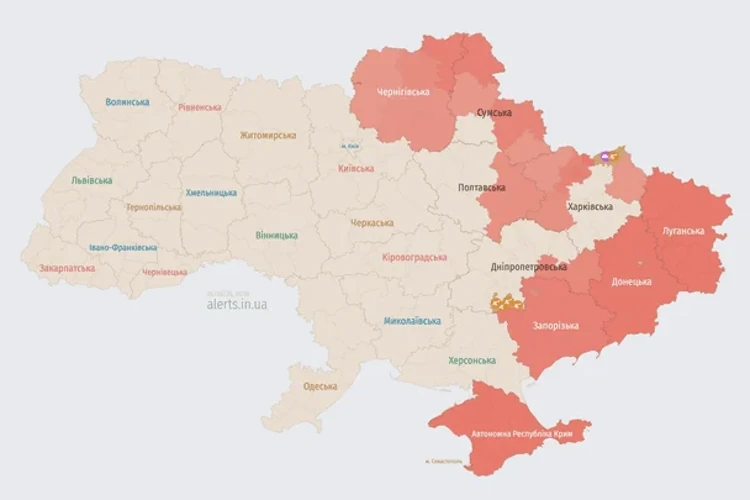 Мапа тривог України з позначеними областями, де оголошена повітряна тривога (за даними alerts.in.ua)