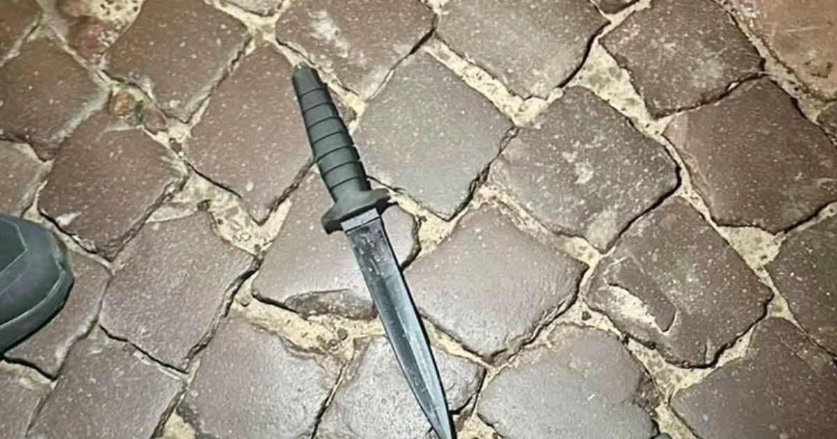 Карета швидкої допомоги на вулиці Львова після ножового нападу на військовослужбовця ТЦК