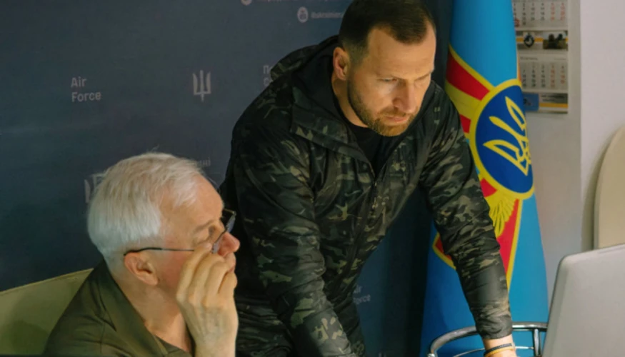 Міністр оборони Євгеній Хмара під час відвідування командних пунктів військових частин Повітряних сил у Київській області