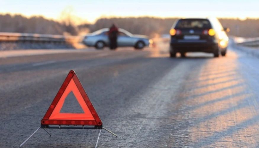 Ілюстративне фото наслідків ДТП за участю службового автомобіля ТЦК та мотоцикла у Кам'янському